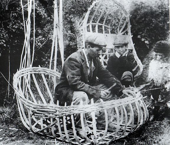 Coracle maker